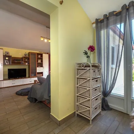 Apartman Danilo شقة