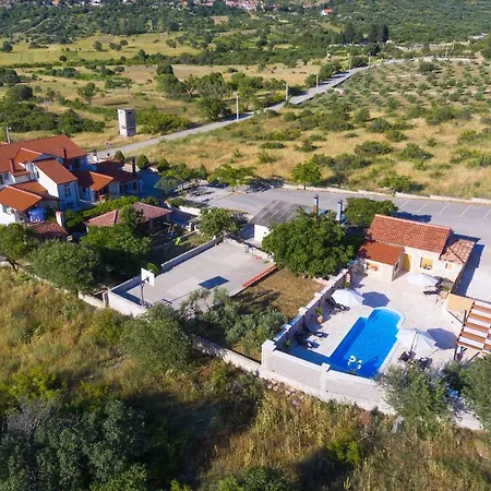 Apartman Danilo شقة *